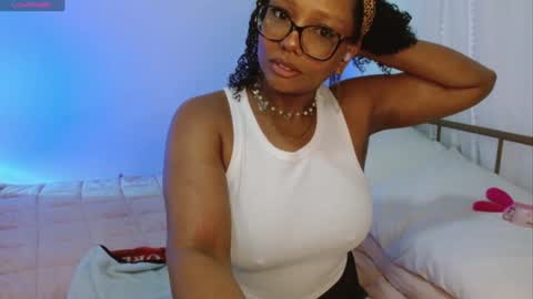 Horny Little Honey online show from December 27, 12:27 am