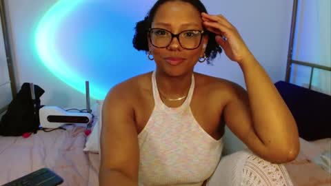 Horny Little Honey online show from December 8, 6:44 am