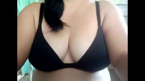 hot_boobs21 online show from December 14, 6:59 am