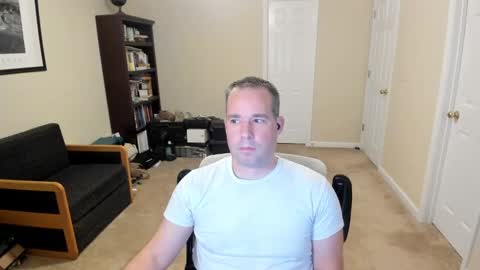 hotmale4u692000 online show from December 19, 5:33 am