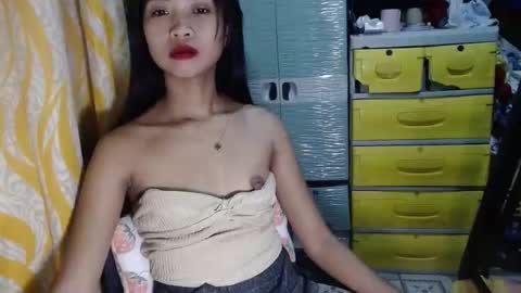 hotmom_gia online show from December 4, 4:38 am