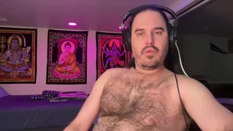 hungdaddywolf online show from January 2, 1:06 am