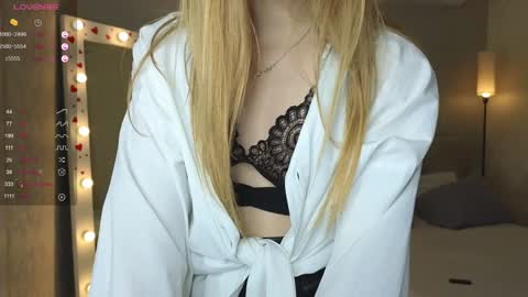 Hi guys Im Asilia Im 18 years old-. I like to chat make new acquaintances and have fun online show from December 14, 1:48 pm