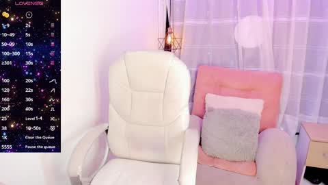 isabel_saenzz online show from November 21, 12:10 pm