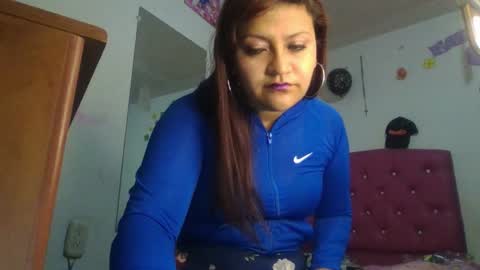 isabella_bella02 online show from December 13, 4:44 am