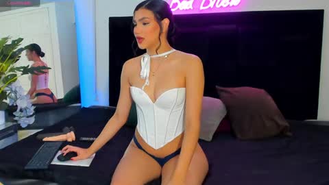 isabellaalop online show from January 4, 8:33 am