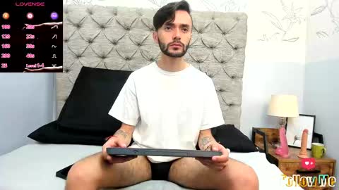 jakemagnus_ online show from January 6, 11:46 am