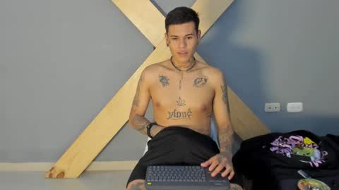 Jamesinked  online show from December 10, 5:25 pm