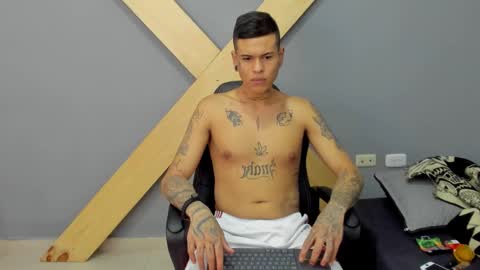 Jamesinked  online show from December 26, 3:44 pm