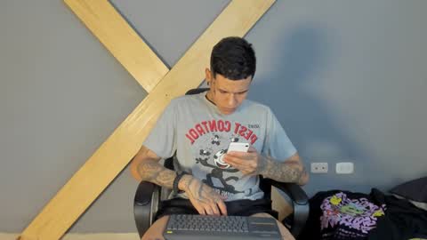 Jamesinked  online show from November 26, 3:31 pm