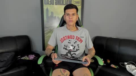 Jamesinked  online show from December 15, 3:50 pm