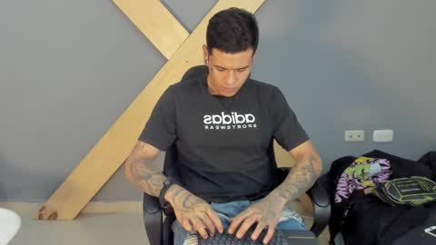 Jamesinked  online show from December 4, 3:07 pm