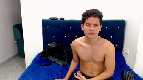 javieryalejandro online show from January 4, 9:43 pm