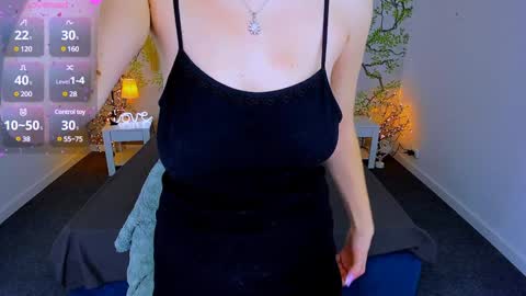 jeanniefox_ online show from November 13, 2:14 pm