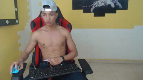 jose_sexycumm online show from December 22, 8:09 pm