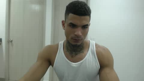 juan_gomez_1 online show from December 10, 10:27 pm