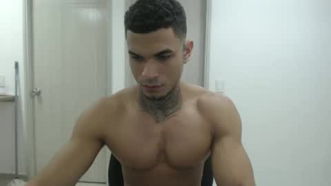 juan_gomez_1 online show from December 15, 10:31 pm