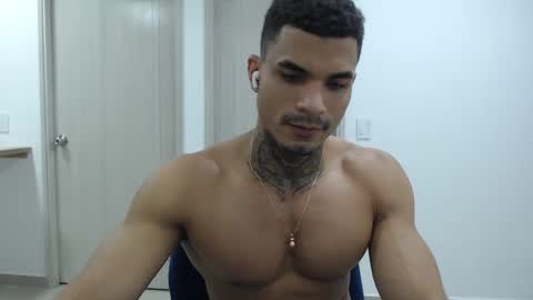 juan_gomez_1 online show from December 24, 10:43 pm