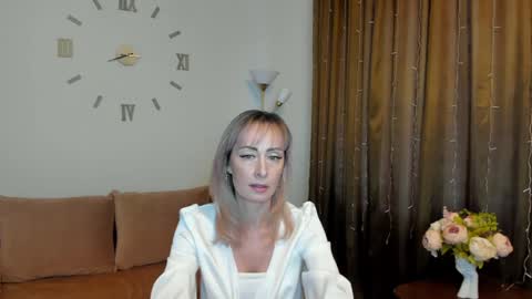 julia__cherry_ online show from December 23, 7:19 am