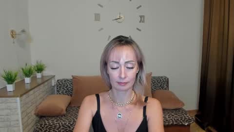 julia__cherry_ online show from December 6, 10:17 pm