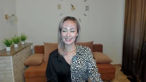 julia__cherry_ online show from December 10, 11:07 am