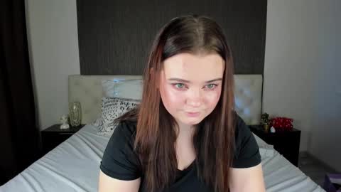 julia_rayn online show from December 16, 8:06 am