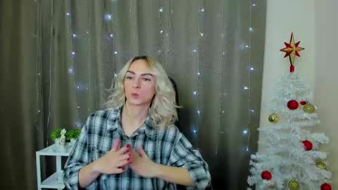 julia_robyy online show from December 13, 3:27 pm