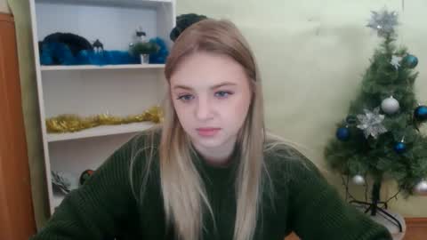 juliacrazy_ online show from December 11, 6:25 am