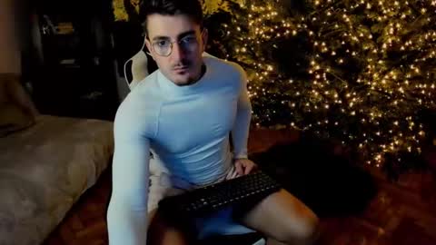 JulianDylan online show from December 31, 4:33 am