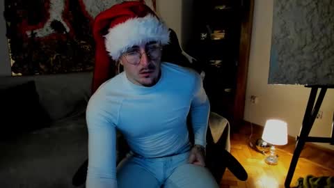 JulianDylan online show from December 12, 4:19 am