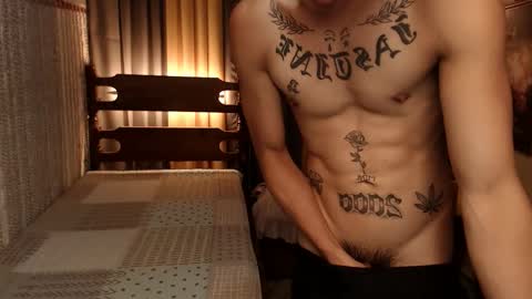 justine_hunk online show from December 14, 12:32 pm