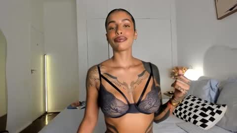 kaligray10 online show from December 18, 3:18 pm