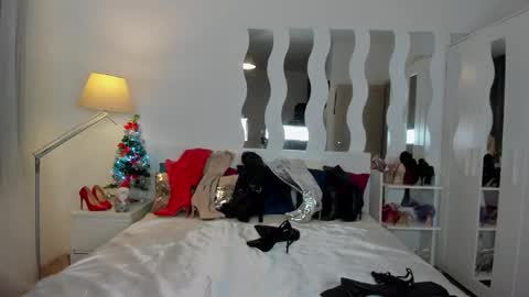 kate_redgar online show from January 13, 3:00 pm