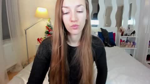 kate_redgar online show from December 20, 12:10 pm