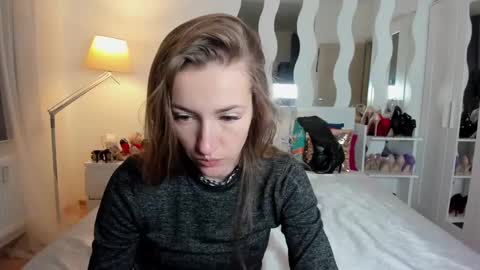 kate_redgar online show from December 8, 2:28 pm