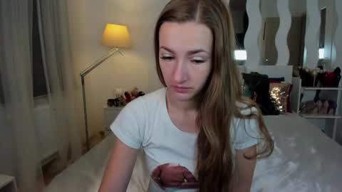 kate_redgar online show from December 7, 12:08 pm