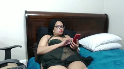 kayla online show from December 2, 2:48 am