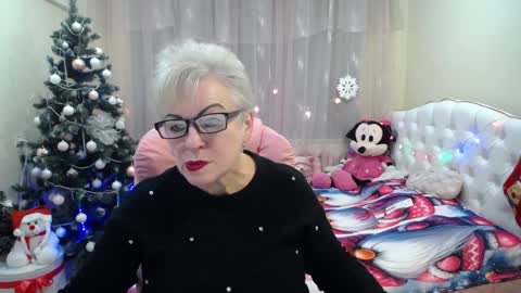 kaylesmoll online show from December 8, 7:29 pm