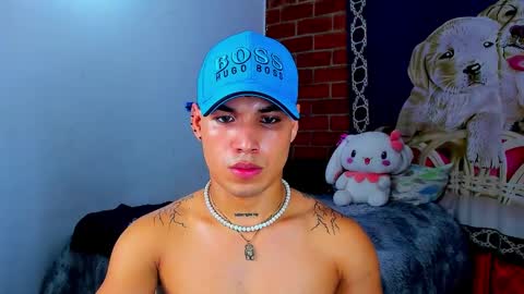 ken_colombiano online show from December 13, 2:03 am