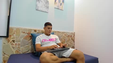 kevin_hott19 online show from December 21, 5:06 pm