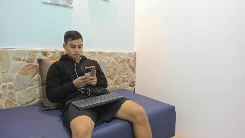 kevin_hott19 online show from January 7, 12:26 pm