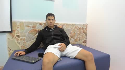 kevin_hott19 online show from January 4, 12:32 pm