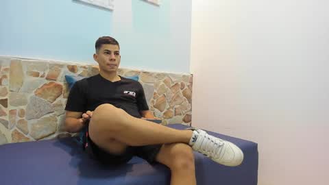 kevin_hott19 online show from December 20, 12:32 pm