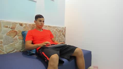 kevin_hott19 online show from December 10, 12:22 pm