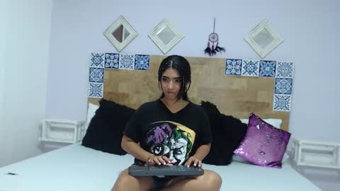 khendra_owen online show from December 12, 10:59 pm