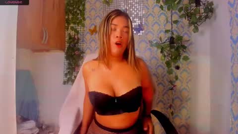 kiara_sofia00 online show from December 15, 11:04 pm