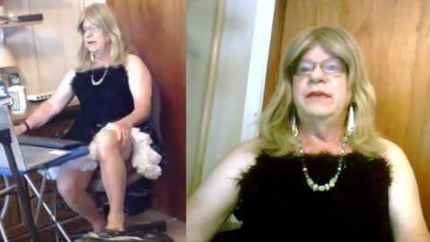 kim crossdresser     no nude room and clean chat only. online show from November 19, 4:43 pm