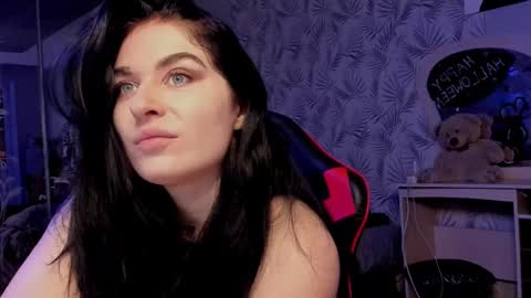 kiragold__ online show from November 30, 5:40 pm