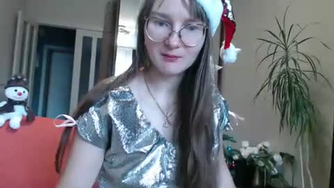 KiraGoldens online show from December 26, 6:44 am