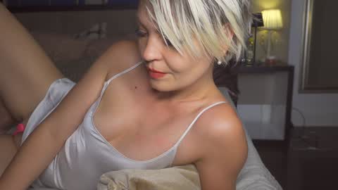 kirasunny online show from November 11, 1:39 pm